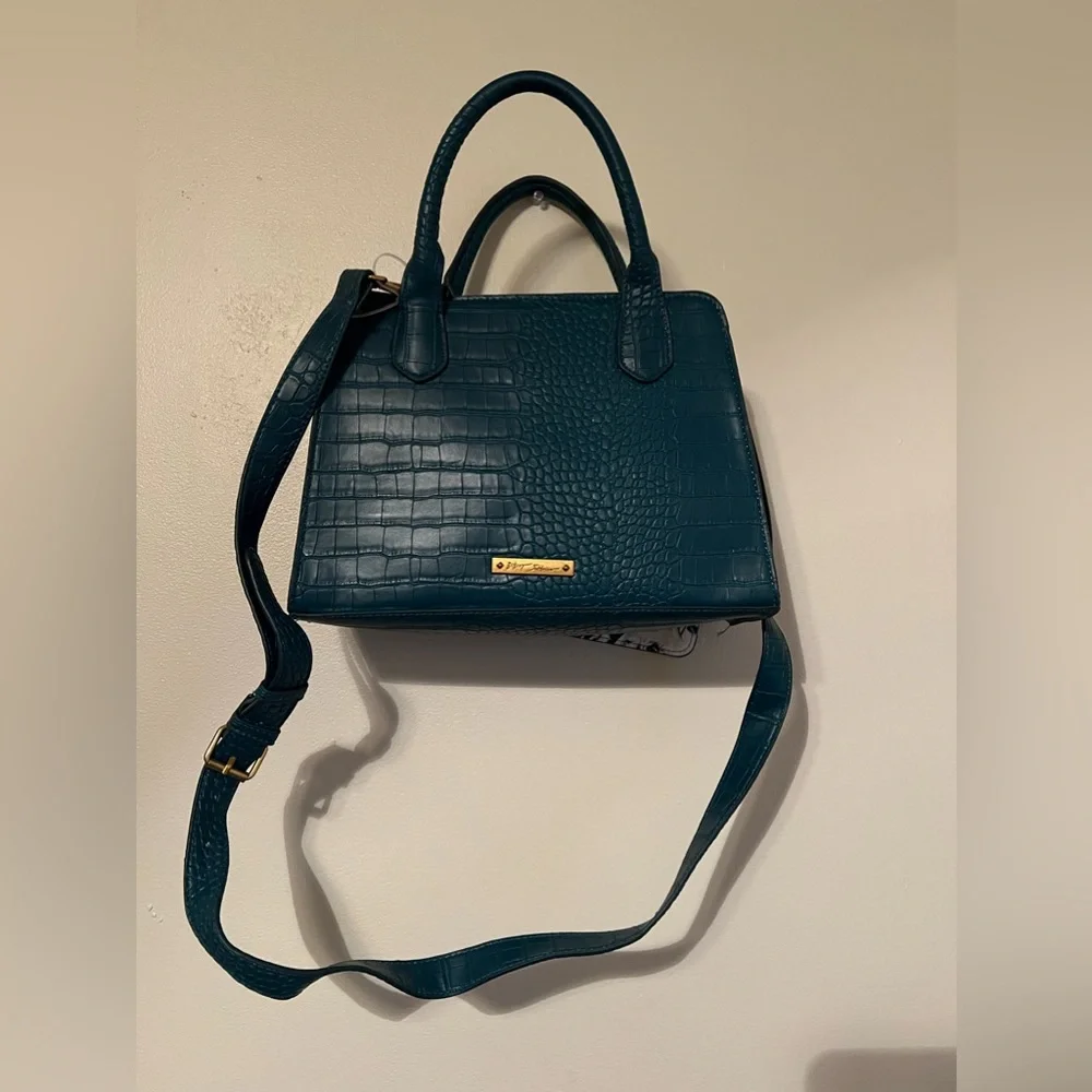 Betsey Johnson Teal Mid-Size Purse (FREE WRISTLET INCLUDED) - Picture 4 of 11